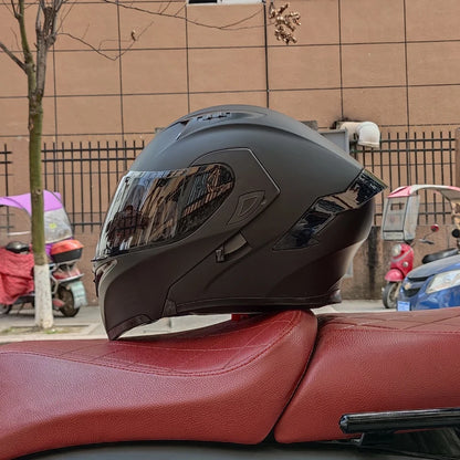 Flip-Up Motorcycle Helmet – DOT-Approved Full-Face Dual-Lens Helmet for Safety & Comfort