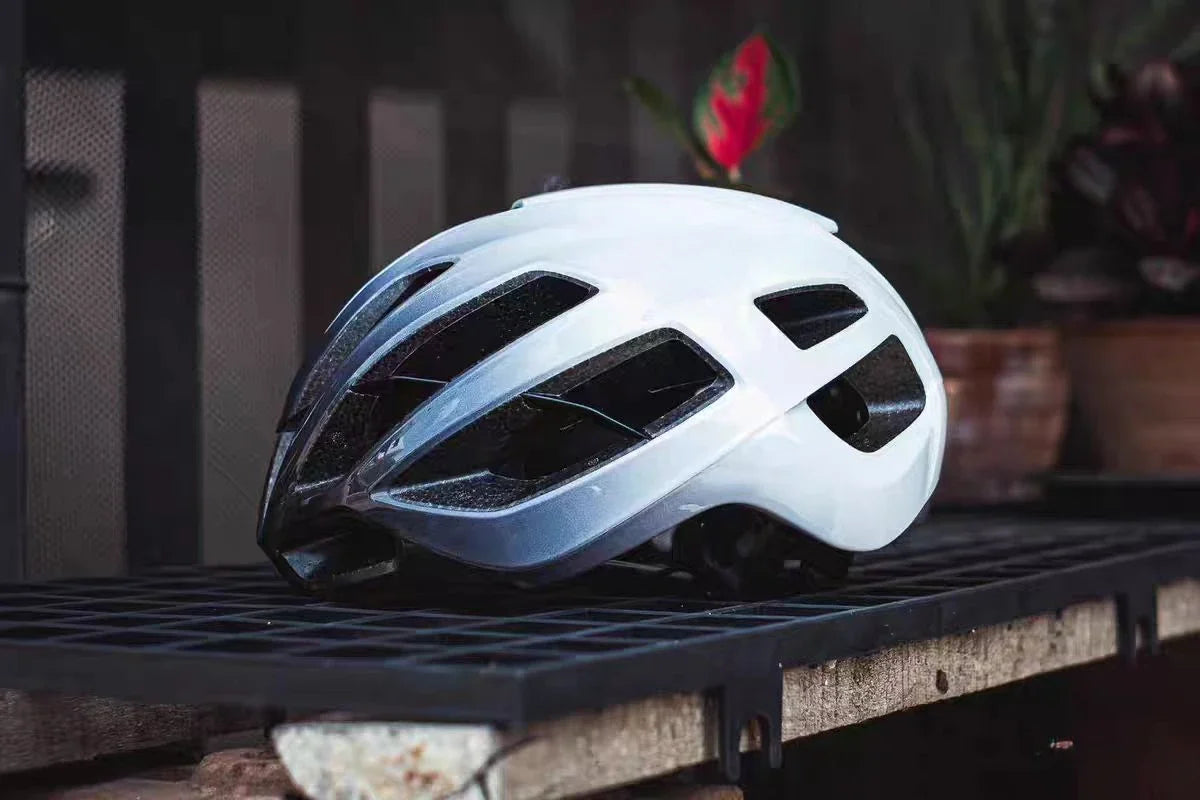 Ultra-Light Aerodynamic Cycling Helmet – Integrally-Molded MTB & Road Bike Helmet for Men